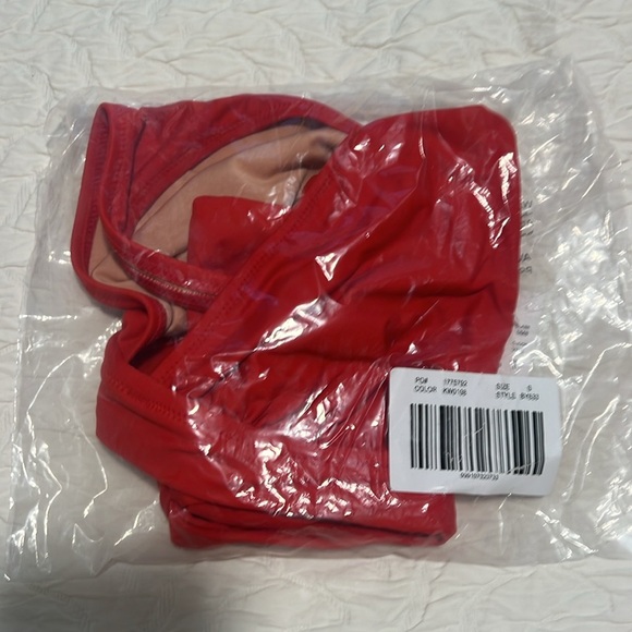 DD halter tie-back bikini top - Picture 5 of 6